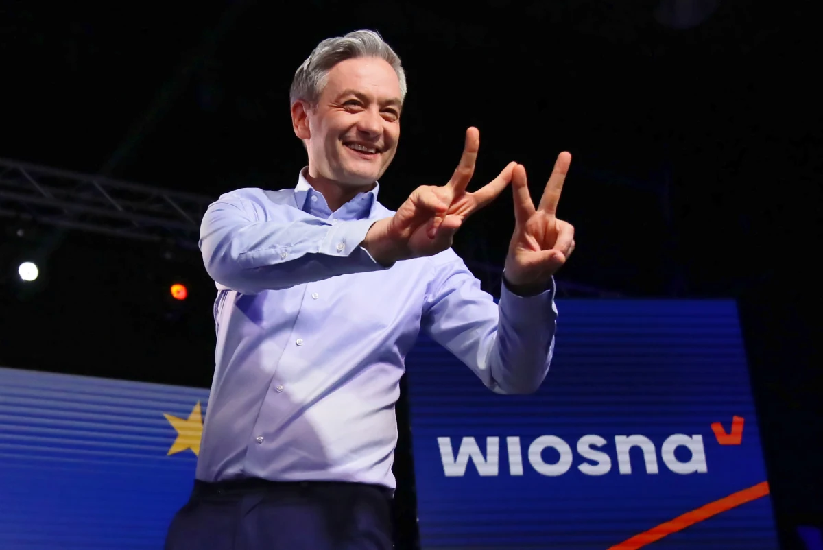 Wiosna podjęła decyzję o samodzielnym starcie w jesiennych wyborach parlamentarnych. Nie ma innych scenariuszy na stole i taki jest nasz plan działania - oświadczył lider partii Robert Biedroń. Zaznaczył, że Wiosna jest gotowa na rozmowy z wszystkimi siłami postępowymi.