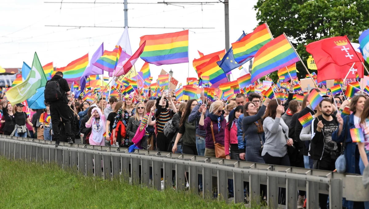 Gdańska prokuratura wszczęła postępowanie, w którym zbada, czy uczestnicy sobotniego Trójmiejskiego Marszu Równości, którzy nieśli transparent z waginą imitując procesję Bożego Ciała, znieważyli uczucia religijne. Zawiadomienie w tej spawie złożyły trzy osoby.