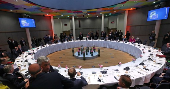 Pod specjalnym nadzorem przebiegała kolacja unijnych przywódców na szczycie w Brukseli. Jak dowiedziała się korespondentka RMF FM Katarzyna Szymańska-Borginon, zdecydowano się na zastosowanie specjalnych technicznych zabezpieczeń, które miały uniemożliwić przecieki do prasy.