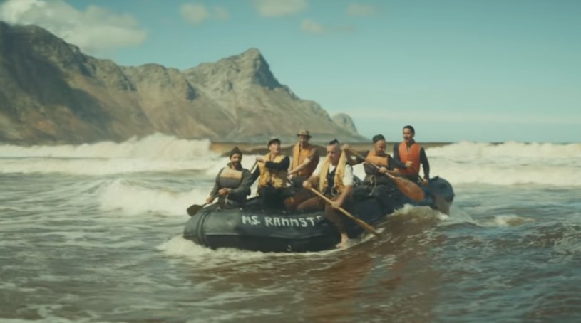 Niemiecka grupa Rammstein zaprezentowała właśnie kolejny teledysk promujący nieposiadający tytułu najnowszy album. Co możemy zobaczyć w klipie do utworu "Ausländer" (cudzoziemiec)?