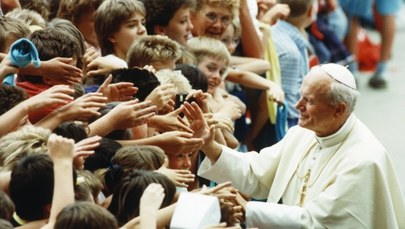 Papież: Jan Paweł II bywał wprowadzany w błąd ws. pedofilii. Kard. Dziwisz: Nie mogę potwierdzić