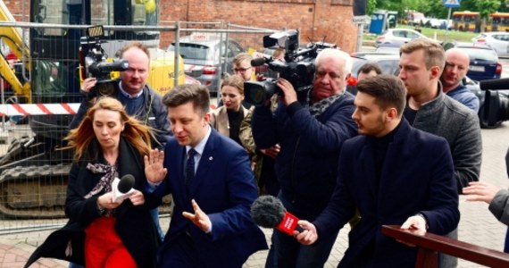 W środę po południu w siedzibie Prawa i Sprawiedliwości przy ul. Nowogrodzkiej przez 2,5 godziny obradowała kierownictwo partii, w tym m.in. prezes Jarosław Kaczyński i premier Mateusz Morawiecki; głównym tematem spotkania były zmiany personalne w rządzie.