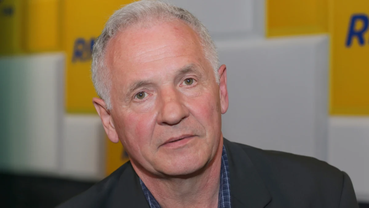 „Wierzyłem i wierzę, że uda się w Polsce uruchomić młodych ludzi, żeby oni zechcieli być w polityce, żeby zechcieli swoją obecność zaznaczyć. Ilość głosujących młodych wciąż jest na bardzo niskim poziomie, to jest w ogóle problem polskiej polityki, dlatego, że jeżeli ktoś nam jest w stanie obiecać, że zarobi nam na emerytury, to tylko młodzi ludzie. Jeżeli ktoś jest w stanie podjąć wyzwanie i zbudować nowoczesną gospodarkę XXI wieku, to tylko młodzi ludzie. Jeżeli oni trzymają się z boku od polityki, to źle wróży”  - powiedział w Popołudniowej rozmowie w RMF FM Zbigniew Bujak, opozycjonista w czasach PRL i były kandydat Wiosny w wyborach do Parlamentu Europejskiego.