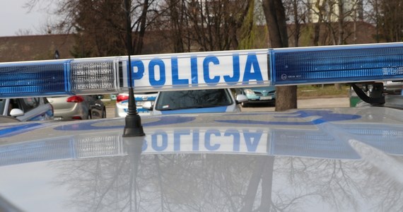 ​47-latek ranny w nogę trafił do szpitala po interwencji policji w Rudzie Śląskiej. Mężczyzna był agresywny i funkcjonariuszka była zmuszona użyć broni.