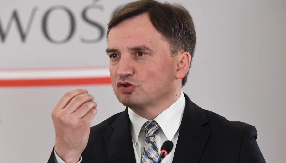 100 tys. zł za zabójstwo szefa resortu sprawiedliwości Zbigniewa Ziobry oferował handlarz dopalaczami, jest ścigany w całej Europie - pisze na swojej stronie "Rzeczpospolita".