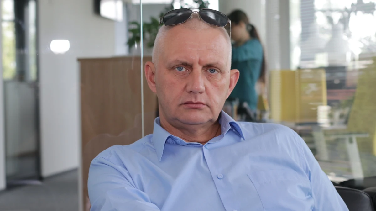 Marek Lisiński zrezygnował z funkcji szefa fundacji "Nie Lękajcie Się". Dymisja ma związek z przeprowadzonym przez "Gazetę Wyborczą" śledztwem. "Marek Lisiński złożył dymisję, gdy wyszło na jaw, iż wyłudził pieniądze od ofiary księdza pedofila, a także domagał się kasy od braci Sekielskich" - czytamy w dzienniku. 