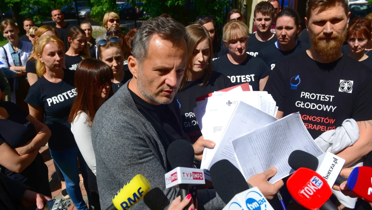 Do piątku do godz. 10.00 komitet protestacyjny podejmie decyzję, co dalej z protestem – powiedział w czwartek po spotkaniu z ministrem zdrowia w CPS "Dialog" przewodniczący Ogólnopolskiego Związku Zawodowego Pracowników Fizjoterapii Tomasz Dybek.