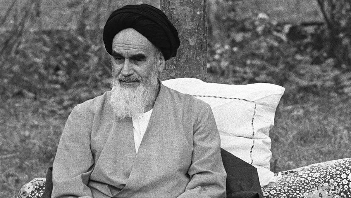 3 czerwca zmarł Ruhollah Chomejni - szyicki przywódca duchowny, przywódca rewolucji ludowej w Iranie, która doprowadziła do obalenia szacha i powstania republiki muzułmańskiej. Od 1979 roku polityczny przywódca Iranu.