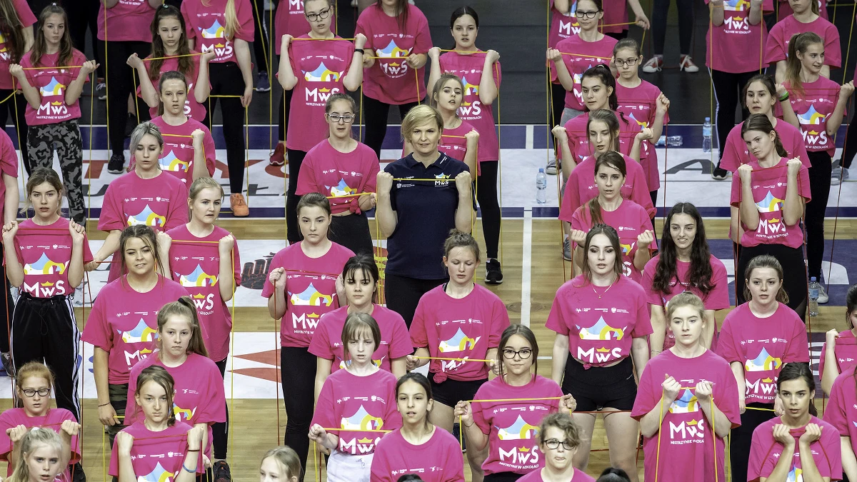 ​Siedem niezwykłych mistrzyń sportu weźmie udział w drugiej odsłonie tegorocznej akcji Otylii Jędrzejczak "Mistrzynie w Szkołach" w Starogardzie Gdańskim. Gwiazdy sportu będą ćwiczyć z uczennicami i namawiać je do uczestnictwa w lekcjach wychowania fizycznego.