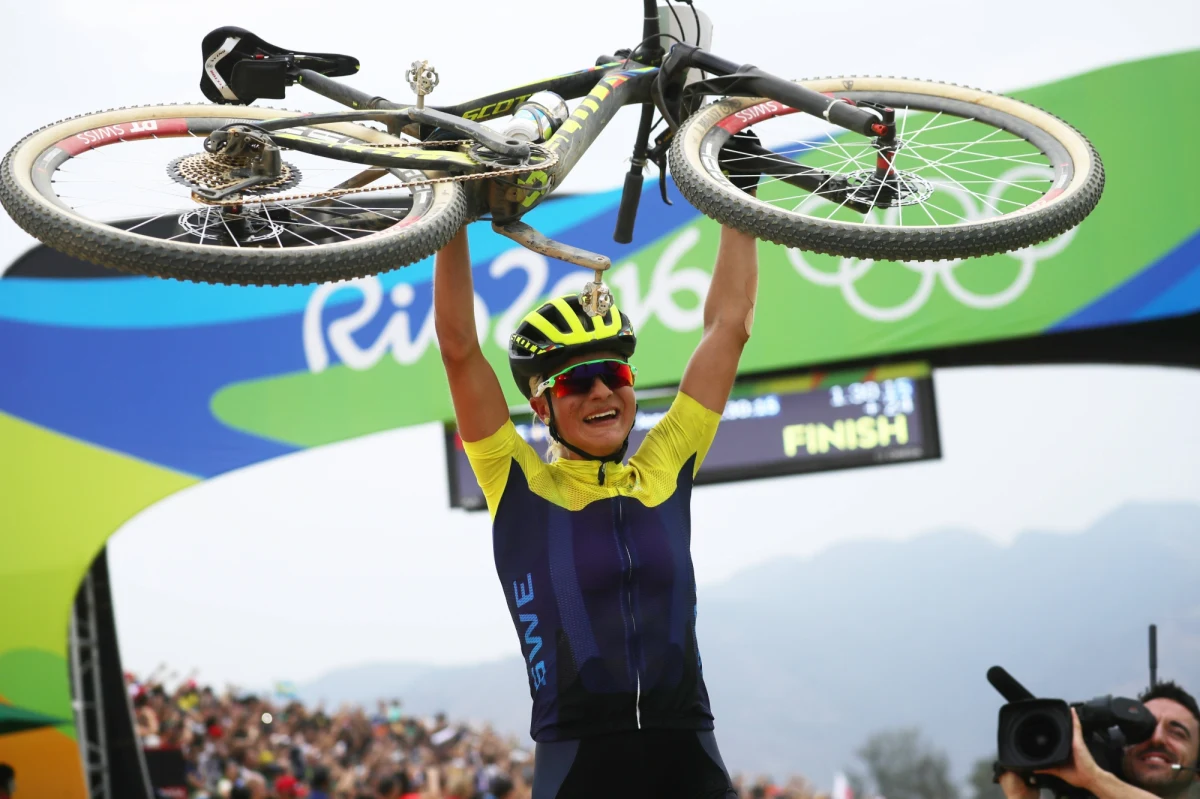 Jenny Rissveds - złota medalistka olimpijska w kolarstwie górskim z Rio de Janeiro oświadczyła, że zrywa wszystkie stosunki z mediami. Jak wyjaśniła, powodem jest niesprawiedliwa i krzywdzącą ocena jej startu w zawodów Pucharu Świata w ubiegły weekend w Novym Mescie.