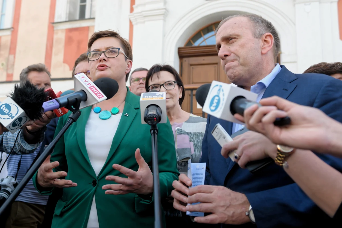 Zniknąć ma klub parlamentarny Nowoczesnej, jego posłowie mają przejść do klubu PO-KO, a jeszcze przed jesiennymi wyborami partia ma zostać postawiona w stan likwidacji - dowiedzieli się nieoficjalnie reporterzy Onetu.