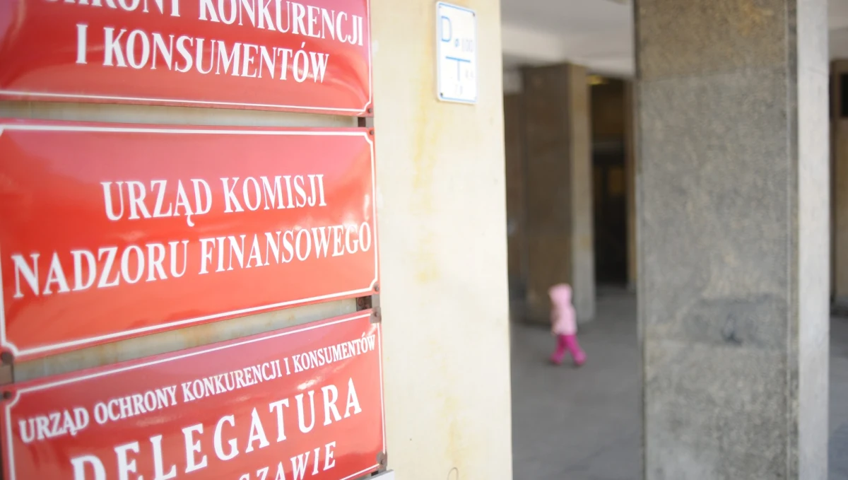 Komisja Nadzoru Finansowego jednogłośnie zdecydowała na piątkowym posiedzeniu o wprowadzeniu kuratora do Plus Banku. Cel: poprawa sytuacji finansowej banku.