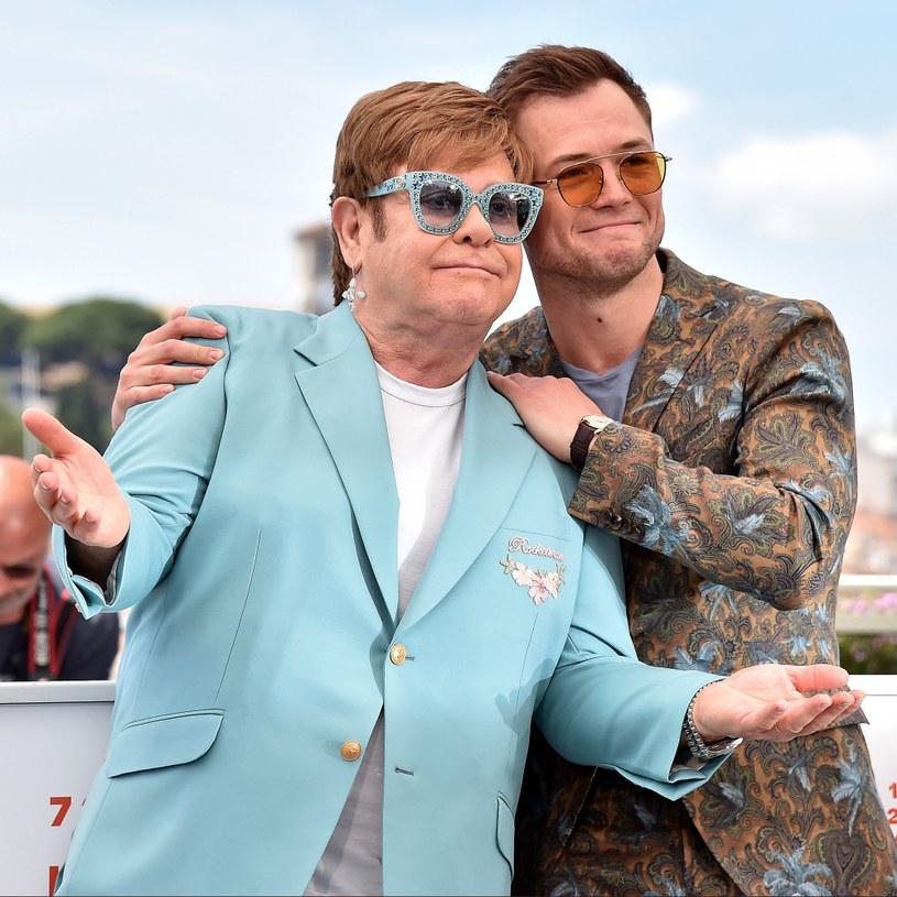 "Rocketman", biografia Eltona Johna, wejdzie do rosyjskich kin w okrojonej wersji. Tamtejszy dystrybutor pozbawił jej scen gejowskiego seksu i pocałunków. Decyzja ta spotkała się ze stanowczą reakcją piosenkarza oraz twórców filmu.