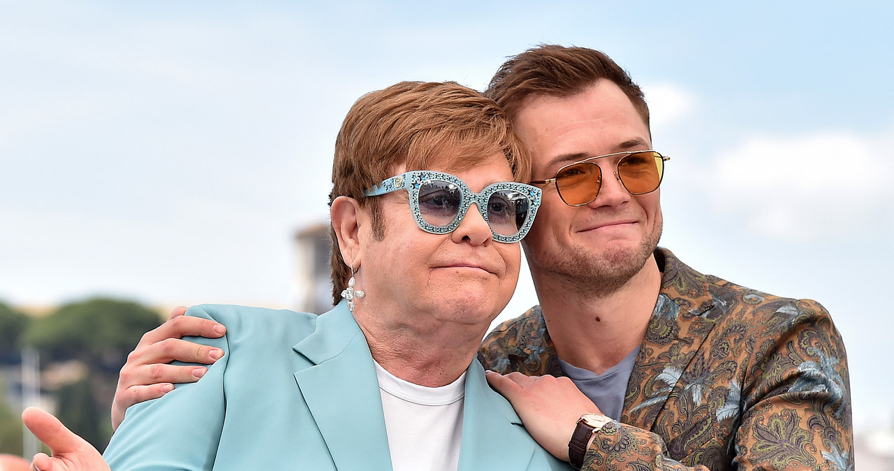 "Rocketman", biografia Eltona Johna, wejdzie do rosyjskich kin w okrojonej wersji. Tamtejszy dystrybutor pozbawił jej scen gejowskiego seksu i pocałunków. Decyzja ta spotkała się ze stanowczą reakcją piosenkarza oraz twórców filmu.