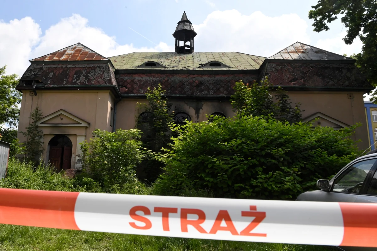 Około 50-letni mężczyzna zginął w pożarze opuszczonego kościoła w Łodzi. Ogień pojawił się w budynku nad ranem.