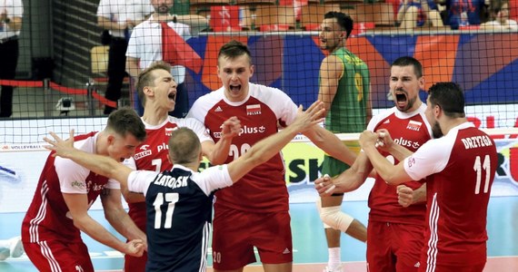 Polscy siatkarze pokonali Australię 3:1 (25:15, 24:26, 25:21, 25:14) w pierwszym występie w rozgrywanym w Katowicach turnieju Ligi Narodów. Wcześniej w Spodku Brazylia wygrała z USA 3:0.