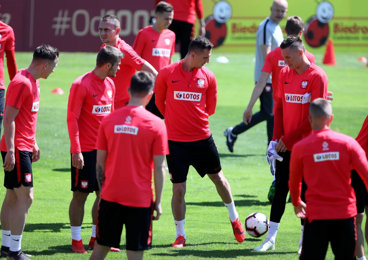 Kamil Glik, Krzysztof Piątek i Maciej Rybus nie wzięli udziału w sobotnim treningu reprezentacji Polski na zgrupowaniu poprzedzającym mecze z Macedonią Północną (7.06, Skopje) i Izraelem (10.06, Warszawa) w eliminacjach piłkarskich mistrzostw Europy 2020.