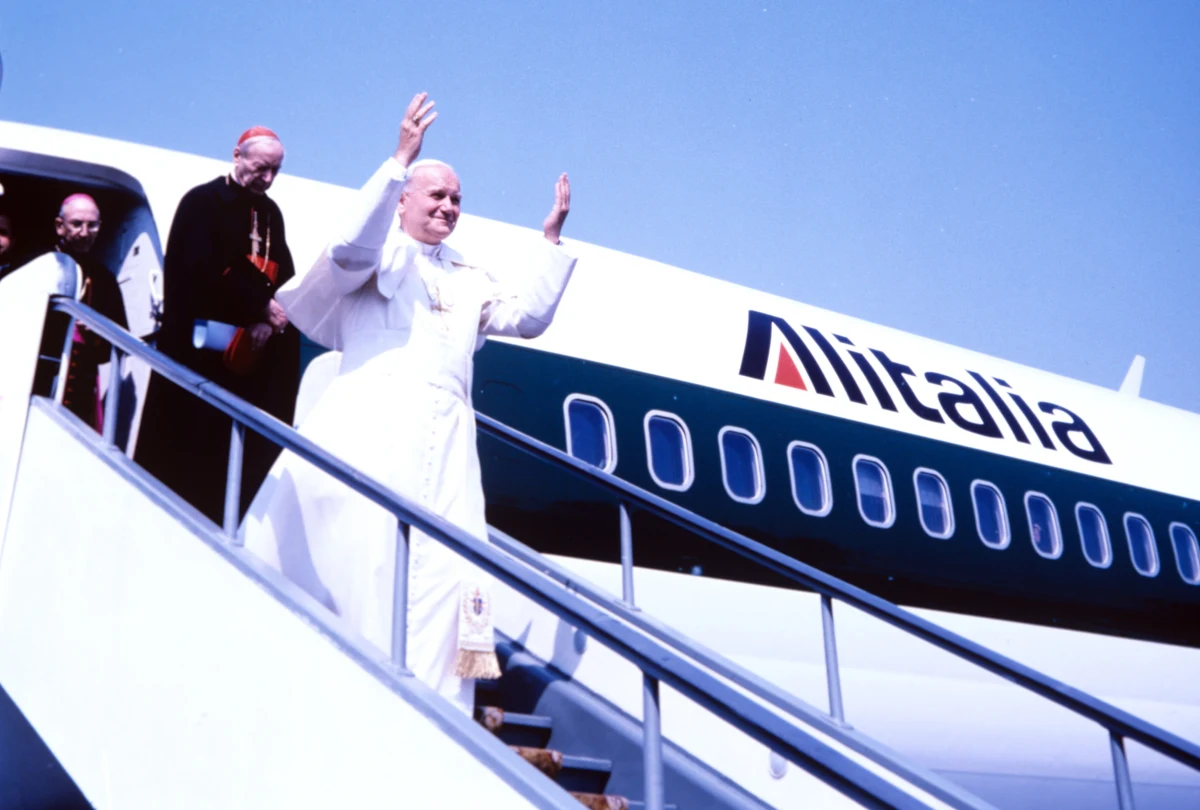 40 lat temu, 2 czerwca 1979 roku, Karol Wojtyła po raz pierwszy odwiedził Polskę jako papież Jan Paweł II. Pielgrzymka, która w dużym stopniu zapoczątkowała też rozpad systemu komunistycznego, wywołała w kraju nieopisany entuzjazm i równie wielkie obawy władz.