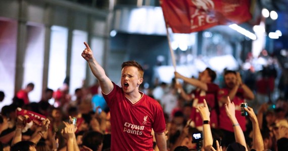 Hiszpańskie media pozytywnie oceniają organizację finału piłkarskiej Ligi Mistrzów, w którym Liverpool FC pokonał w Madrycie Tottenham Londyn 2:0. Wskazują, że dzięki ograniczeniom, m.in. w konsumpcji alkoholu, a także pracy policji udało się powstrzymać "inwazję" angielskich kibiców.