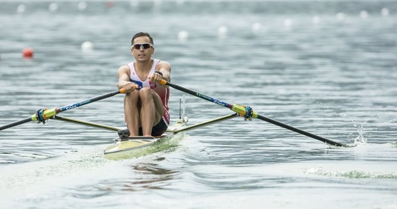 Startujący w jedynce wagi lekkiej Artur Mikołajczewski, czasem 6.58,98, zdobył srebrny medal wioślarskich mistrzostw Europy w Lucernie. Szybszy od Polaka okazał się tylko Węgier Peter Galambos - 6.57,00. Trzecie miejsce zajął Włoch Martino Goretti - 7.02,27.