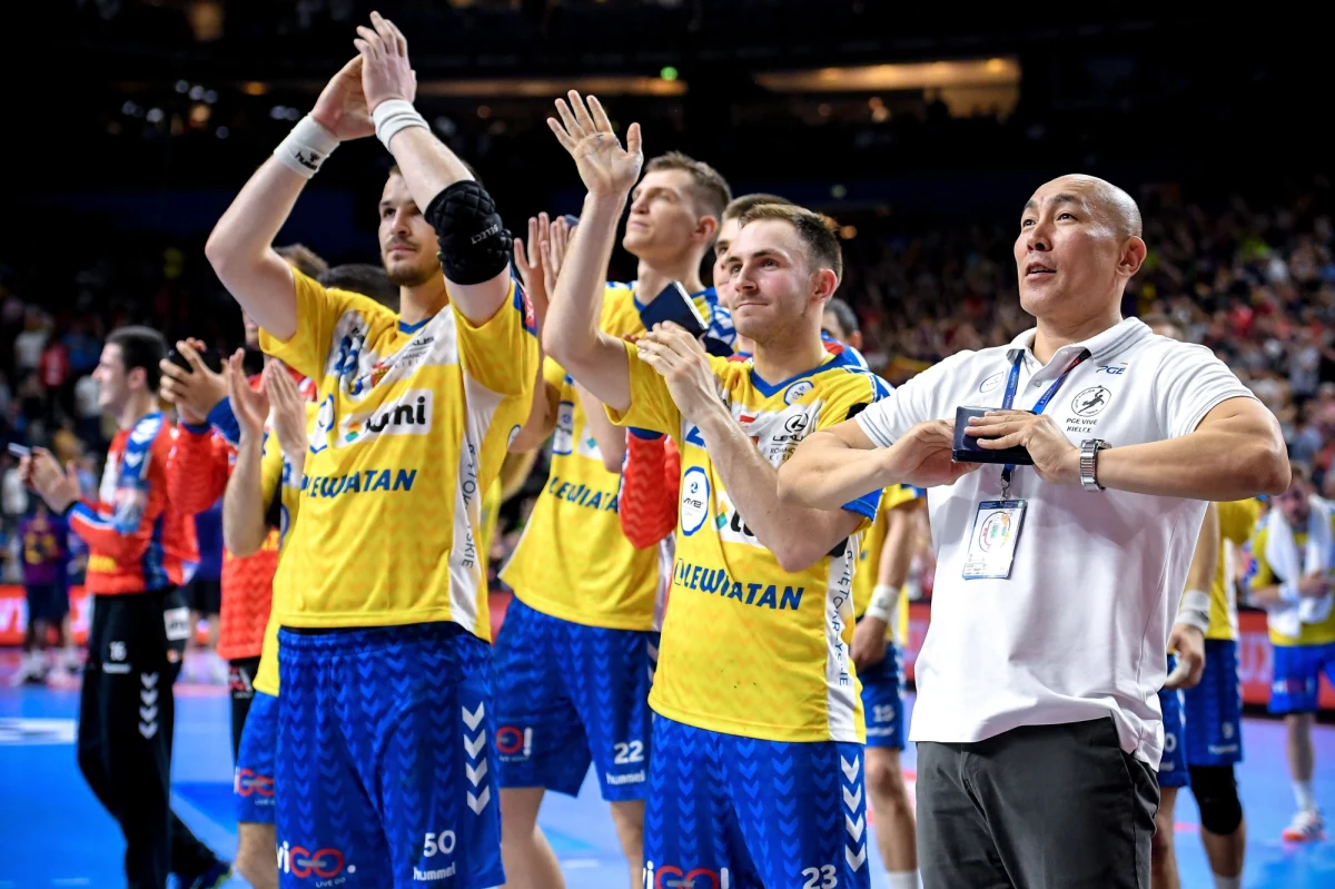 Piłkarze ręczni PGE VIVE Kielce w meczu o trzecią lokatę przegrali z hiszpańską Barcą Lassą 35:40 (16:20) i zajęli czwarte miejsce w turnieju Final Four Ligi Mistrzów, który rozgrywany jest w Kolonii.