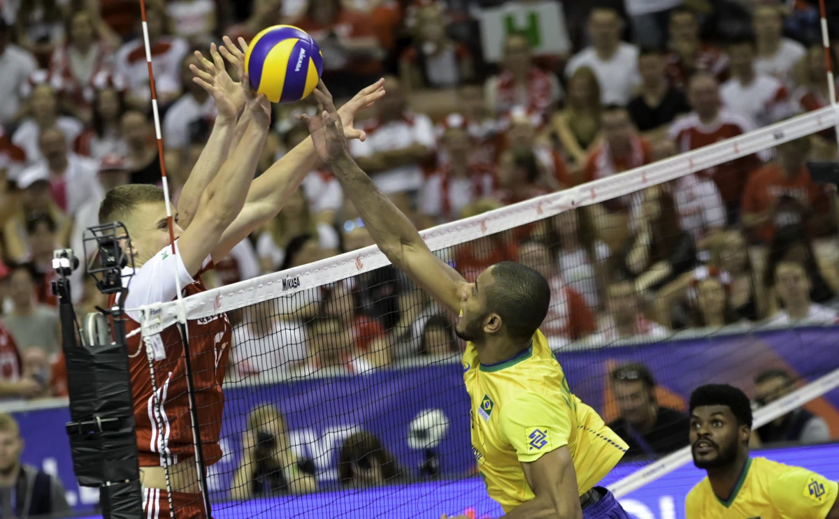 Siatkarska Liga Narodów. Na zakończenie turnieju w Katowicach Polacy przegrali z wyraźnie lepszą dziś reprezentacją Brazylii 1:3 (25:22, 15:25, 21:25, 17:25). Była to pierwsza porażka "Biało-czerwonych" w tegorocznej edycji Ligi Narodów. Wcześniej podopieczni Vitala Heynena wygrali z Australią i USA.