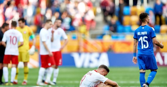 Polscy piłkarze nie awansowali do ćwierćfinału mistrzostw świata do lat 20. W pierwszym meczu 1/8 finału biało-czerwoni ulegli w Gdyni Włochom 0:1 (0:1). Italia zagra w piątek w Tychach ze zwycięzcą wtorkowego spotkania w Bielsku-Białej Argentyna – Mali.
