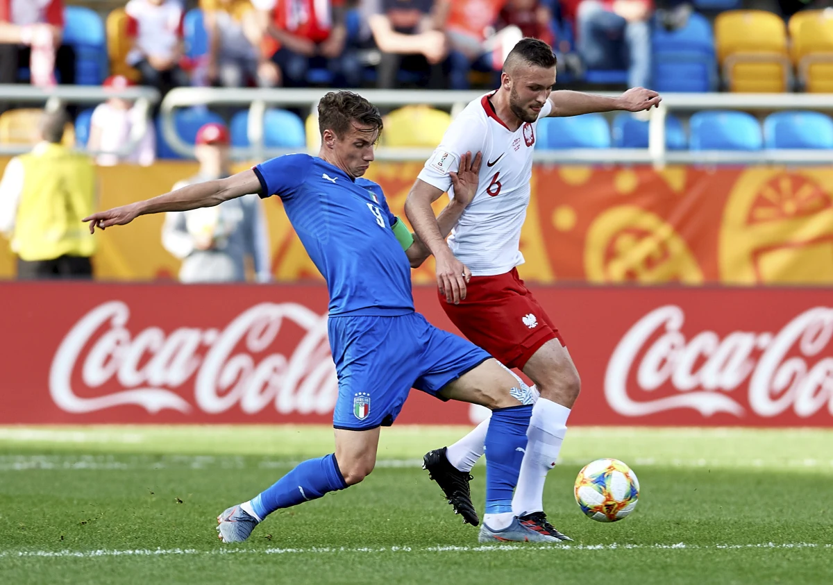 Po porażce w niedzielę w Gdyni z Włochami 0:1 polscy piłkarze nie zdołali awansować do ćwierćfinału mistrzostw świata do lat 20. „Po tym meczu czujemy spory niedosyt” – przyznał środkowy obrońca biało-czerwonych Sebastian Walukiewicz.
