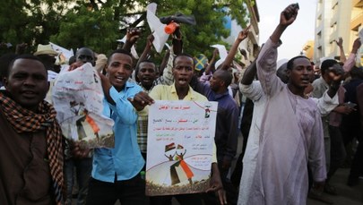 Sudan: Siły bezpieczeństwa rozpędziły protest okupacyjny. Nie żyje 9 osób