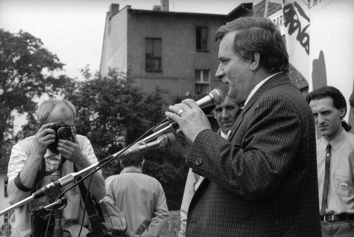 "To nie jest jeszcze wolność i demokracja, ale to jest ważny krok na drodze do wolnej, demokratycznej Polski" - powtarzał podczas całej kampanii wyborczej Lech Wałęsa, przewodniczący Niezależnego Samorządnego Związku Zawodowego Solidarność. Dziś przypominamy jego apel opublikowany 2 czerwca w "Gazecie Wyborczej". 