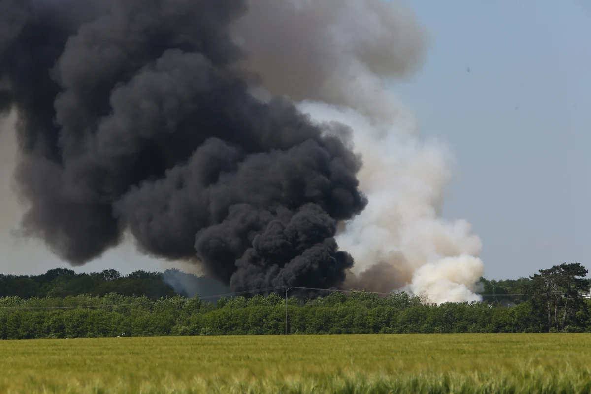 Potężny pożar w Gaci w województwie dolnośląskim. Płoną Zakłady Gospodarowania Odpadami.