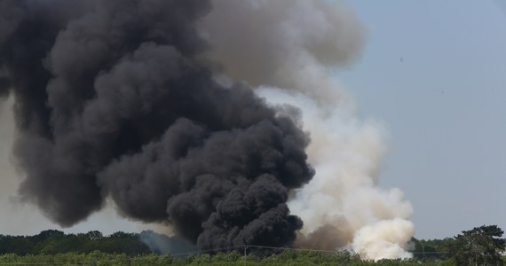Potężny pożar w Gaci w województwie dolnośląskim. Płoną Zakłady Gospodarowania Odpadami.