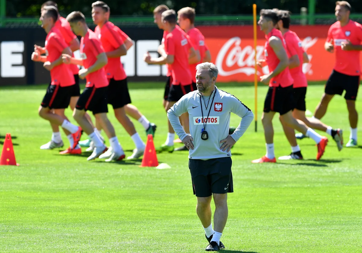 Dawid Kownacki, Robert Gumny i Sebastian Szymański opuścili zgrupowanie w Warszawie, gdzie polscy piłkarze przygotowują się do meczów eliminacji mistrzostw Europy z Macedonią Północną i Izraelem. Dołączą do trenującej w Grodzisku Wielkopolskim kadry do lat 21.