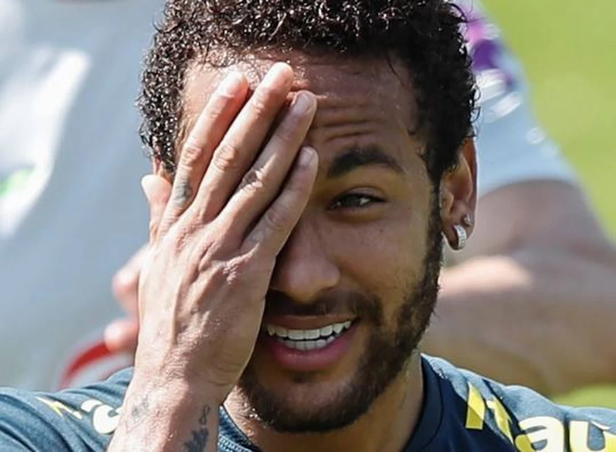 Kobieta, która oskarżyła o gwałt brazylijską gwiazdę futbolu Neymara, straciła prawników. Kancelaria adwokacka zrezygnowała ze współpracy z powodu sprzeczności w zeznaniach swej klientki. 