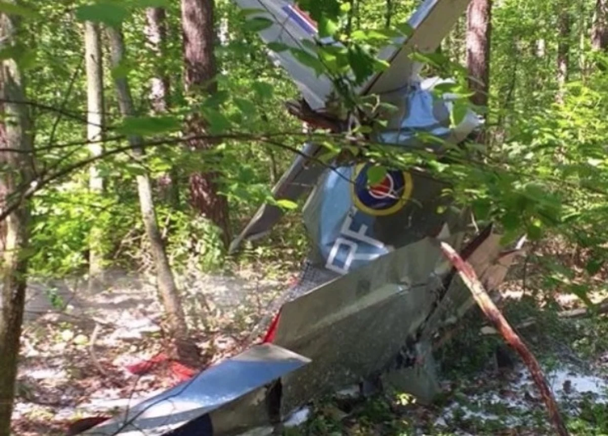 Częstochowska prokuratura ma już wstępne wyniki sekcji zwłok pilota, który zginął w piątkowym wypadku w miejscowości Napoleon pod Kłobuckiem. Specjaliści poinformowali, że przyczyną śmierci 41-latka z Torunia był uraz wielonarządowy. ​Mężczyzna rozbił się lecąc samolotem stylizowanym na Spitfire'a z okresu II wojny światowej.