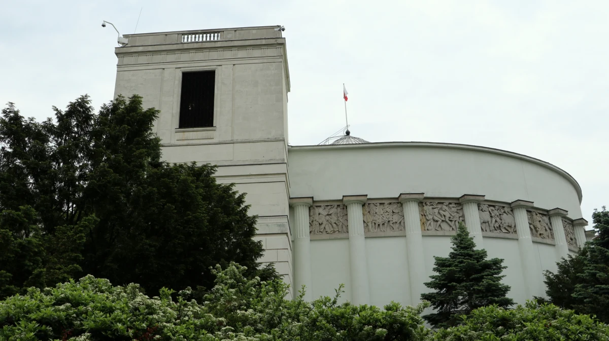 Szef klubu PO-KO Sławomir Neumann nie wyklucza, że popularni samorządowcy, w tym prezydenci miast, mogą znaleźć się na listach koalicji sił opozycyjnych w jesiennych wyborach do Sejmu i Senatu. Liczy, że w ten sposób opozycji uda się przyciągnąć nowych wyborców, np. w mniejszych ośrodkach.