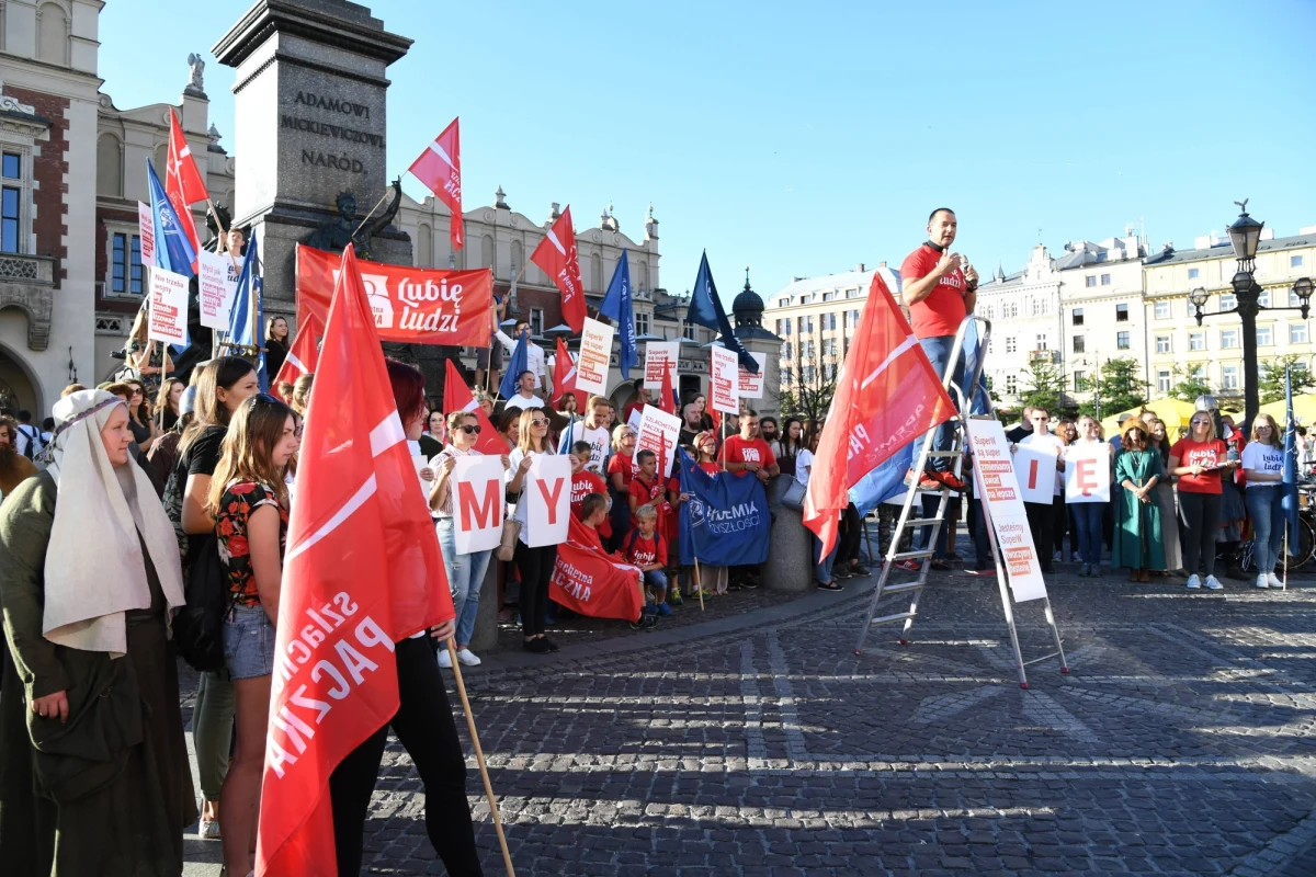 19 czerwca wybrany ma zostać nowy, niebudzący żadnych wątpliwości zarząd Stowarzyszenia Wiosna, organizującego m.in. akcję Szlachetna Paczka - taką decyzję podjął kurator sądowy. Nowym prezesem Wiosny może zostać każdy z 18 członków Stowarzyszenia, wśród których jest m.in. dawny szef Wiosny ksiądz Jacek Stryczek.