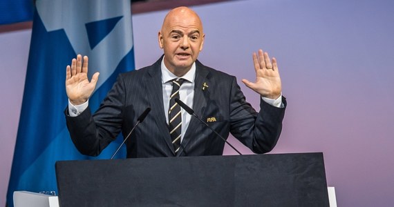 Szef Międzynarodowej Federacji Piłkarskiej (FIFA) Gianni Infantino został wybrany na kolejną kadencję: podczas kongresu w Paryżu delegaci udzielili mu poparcia przez aklamację. Funkcję 49-letni Szwajcar pełnić będzie do 2023 roku.