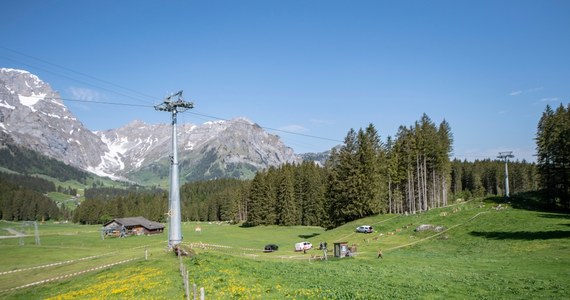 W wyniku wypadku, do którego doszło w środę podczas prac remontowych kolejki gondolowej na górę Titlis w środkowej Szwajcarii, zginęła jedna osoba, a sześć zostało rannych - poinformowała miejscowa policja.