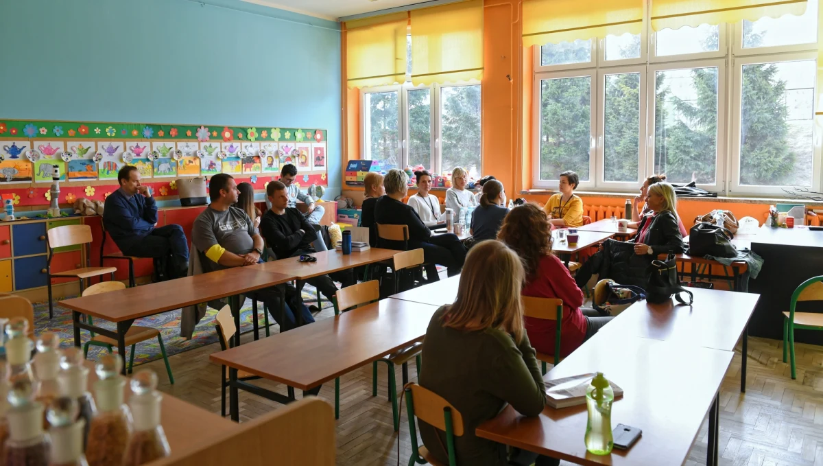 Nauczyciele i pracownicy oświaty, którzy brali udział w kwietniowym proteście, będą mogli otrzymać pomoc ze społecznego funduszu strajkowego „Wspieram Nauczycieli” najwcześniej pod koniec czerwca – wynika z informacji, którą w środę ZNP przekazał PAP.