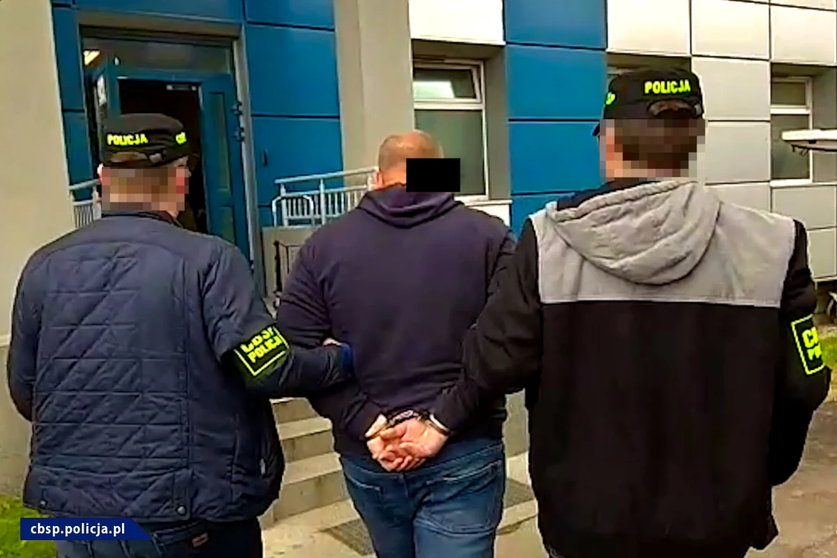 Policjanci Centralnego Biura Śledczego Policji zatrzymali dwóch mężczyzn podejrzanych o założenie i kierowanie zorganizowaną grupą przestępczą wyłudzającą zwrot VAT - poinformowała rzecznik prasowa CBŚP kom. Iwona Jurkiewicz.
