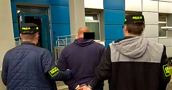 Policjanci Centralnego Biura Śledczego Policji zatrzymali dwóch mężczyzn podejrzanych o założenie i kierowanie zorganizowaną grupą przestępczą wyłudzającą zwrot VAT - poinformowała rzecznik prasowa CBŚP kom. Iwona Jurkiewicz.