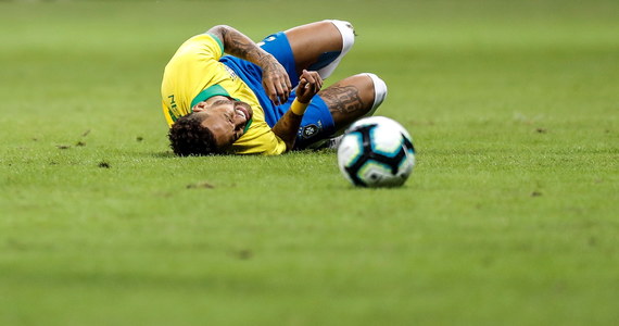Brazylia pokonała w spotkaniu sparingowym Katar 2:0 (2:0), ale kontuzji prawej kostki doznał Neymar i nie wystąpi w zbliżającym się turnieju piłkarskim Copa America - poinformowała tamtejsza konfederacja (CBF).