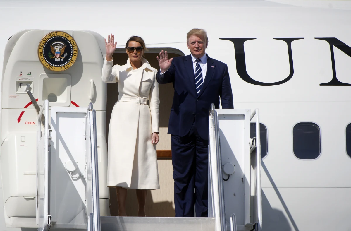 Donald Trump kolejny raz grozi Chinom nałożeniem dodatkowych ceł na chińskie produkty, które - tym razem - mogą objąć dobra warte 300 mld USD. Wszystko po to, by zmusić Pekin do zmiany polityki gospodarczej. Nie wiadomo jakich towarów miałby dotyczyć cła.