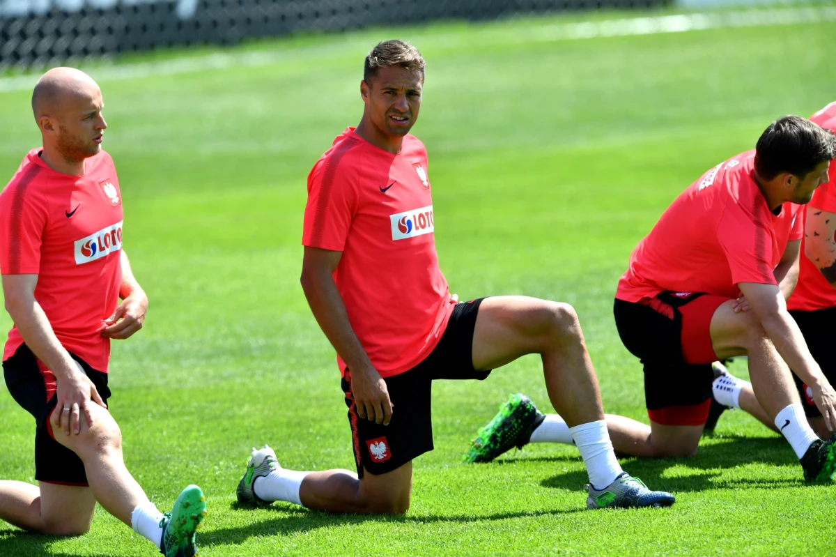 Michał Pazdan zdaje sobie sprawę, że po powrocie do reprezentacji Polski ma poważnego konkurenta do gry na środku obrony w osobie Jana Bednarka. „Przede wszystkim cieszę się, że wróciłem i na pewno nie będę się obrażał” – podkreślił 31-letni defensor.