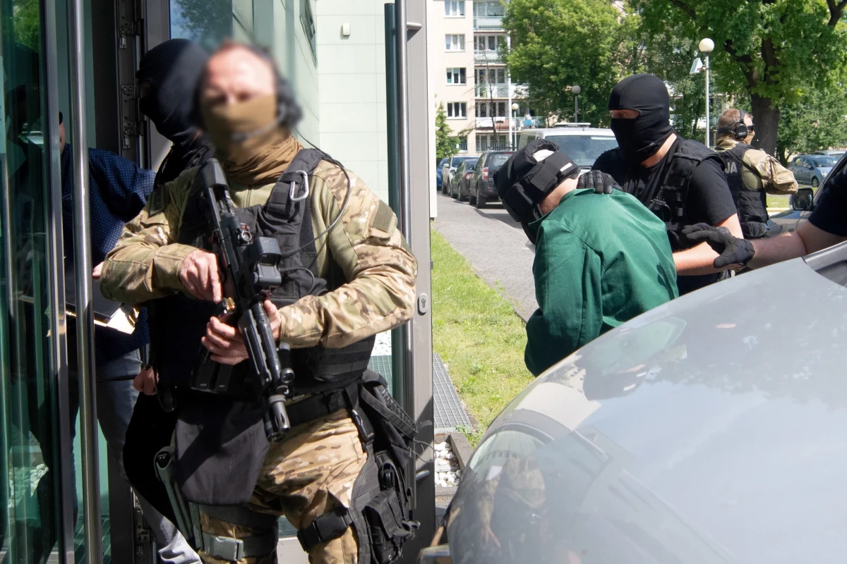 Kilkanaście godzin trwało przesłuchanie 40-letniego Gruzina Mamuki K., któremu Prokuratura Rejonowa Łódź-Polesie postawiła zarzut brutalnego zabójstwa mieszkanki Łodzi Pauliny D. Grozi mu dożywocie.