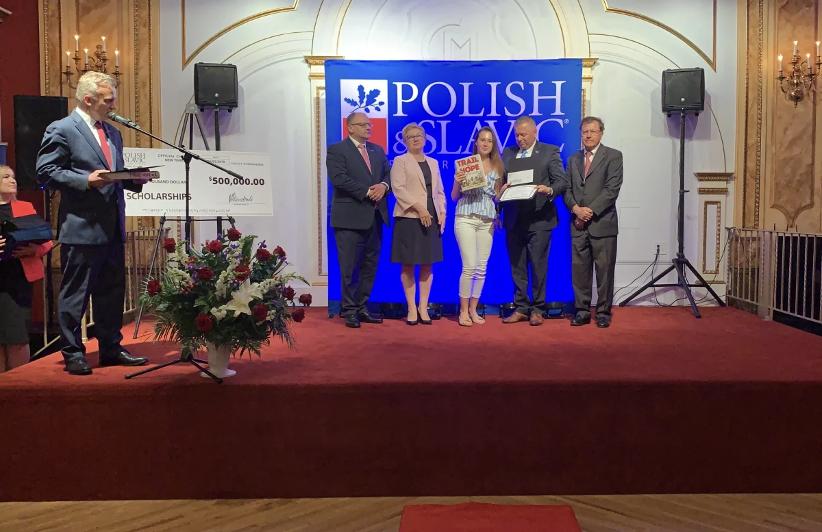 406 młodych, zdolnych Polaków otrzymało stypendia Polsko-Słowiańskiej Federalnej Unii Kredytowej. Polonijna instytucja finansowa po raz 19 udzieliła wsparcia młodym członkom Polonii, którzy chcą skończyć najlepsze amerykańskie uczelnie, zdobyć wymarzony zawód a potem konkurować z innymi na amerykańskim rynku pracy. 