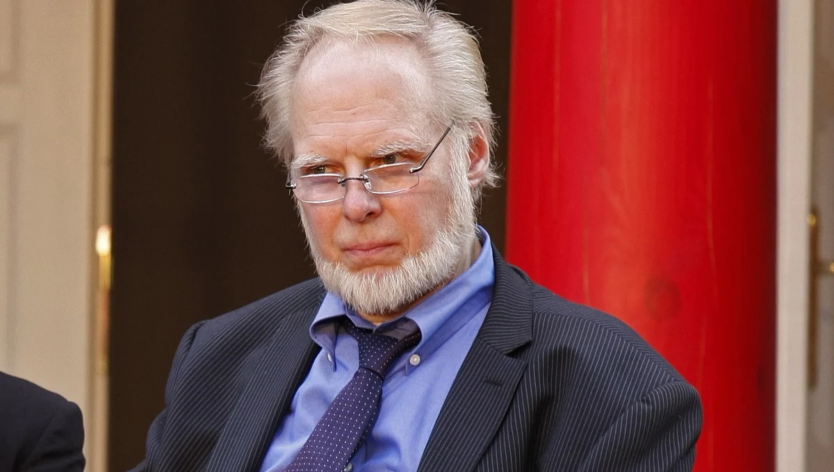 Anthony Miłosz to syn Czesława Miłosza. Ale nie jest to człowiek, który świeci tylko odbitym światłem od gwiazdy swego ojca – noblisty, naszego wieszcza. Przybył do Polski, do Krakowa na Festiwal Czesława Miłosza. Jednak Bogdan Zalewski – dziennikarz RMF FM – rozmawiał ze swym gościem na wiele innych tematów, bo żal byłoby nie skorzystać z okazji spotkania z tak nietuzinkową postacią.      