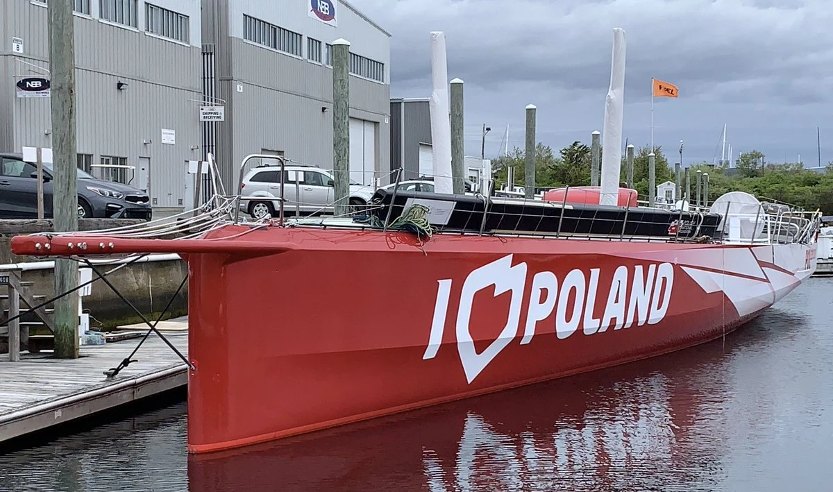 Jacht "I Love Poland", który miał promować Polskę, został wyciągnięty z wody. Rozpoczęła się naprawa uszkodzonej jednostki. W kwietniu na jachcie złamał się maszt. Została także uszkodzona prawa burta. 