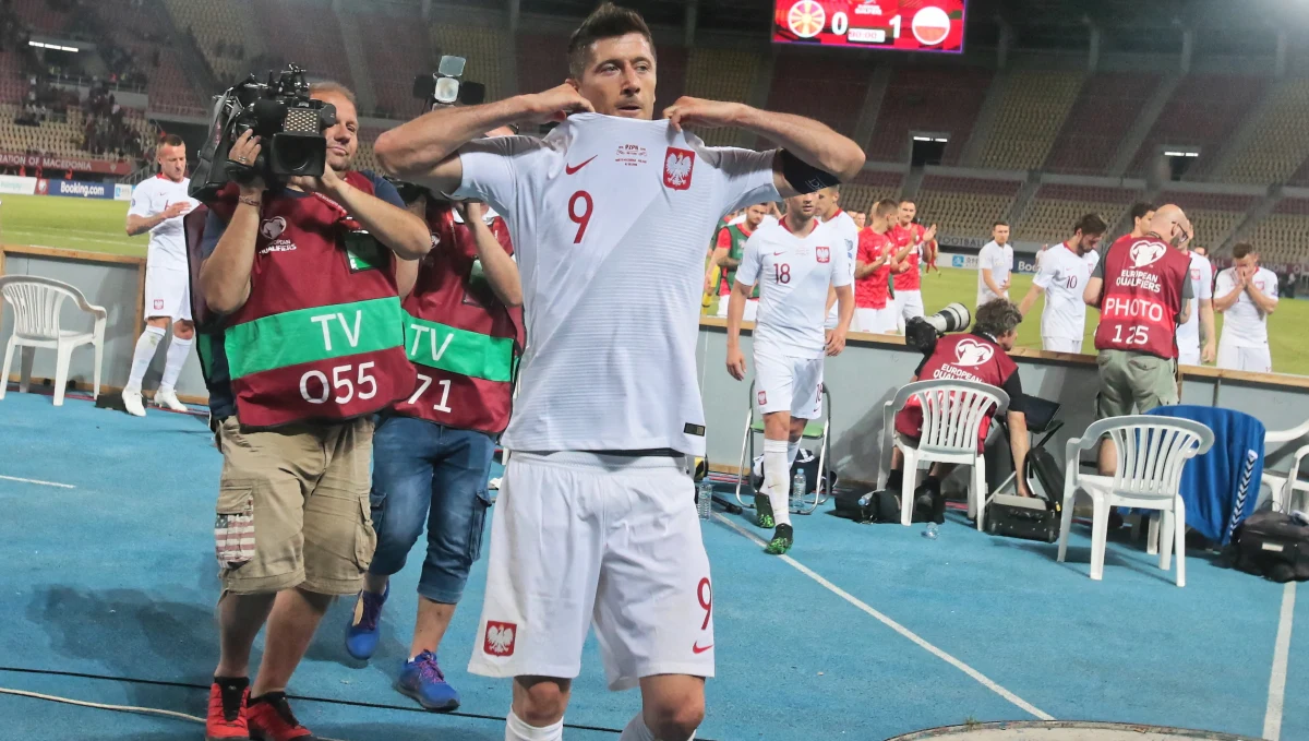 W tym roku Polski Związek Piłki Nożnej obchodzi setną rocznicę postania. Z tej okazji polscy piłkarze w poniedziałkowym meczu z Izraelem zagrają w specjalnych, jubileuszowych strojach.